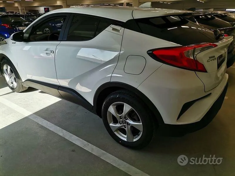 Toyota C-Hr 2018 photo 4