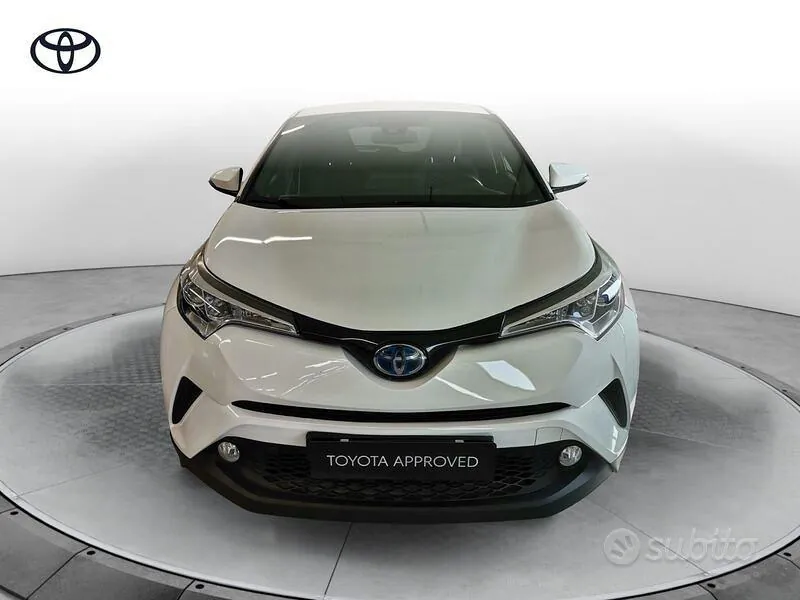 Toyota C-Hr 2018 photo 3