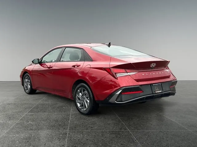 Hyundai Elantra 2025 photo 4