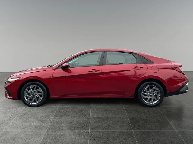 Hyundai Elantra 2025 photo 2