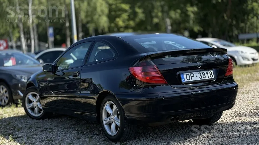 Mercedes-Benz C180 2004 photo 4