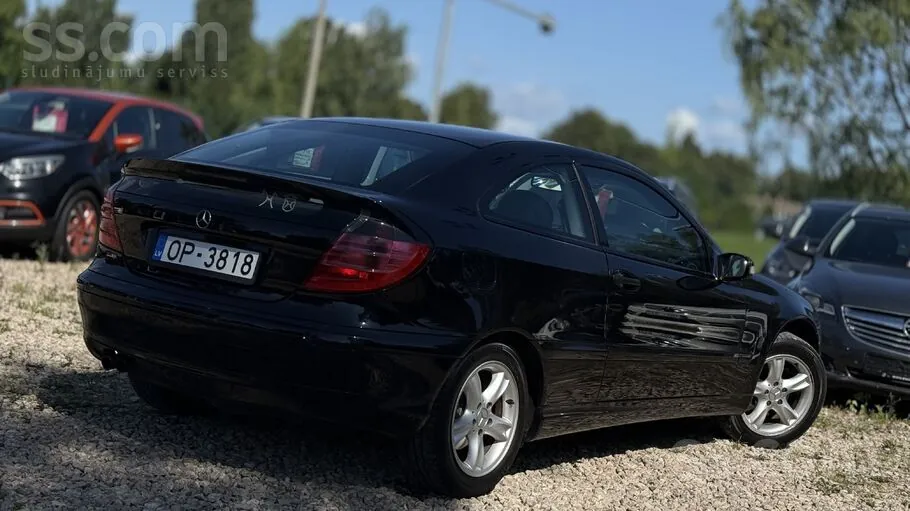 Mercedes-Benz C180 2004 photo 3