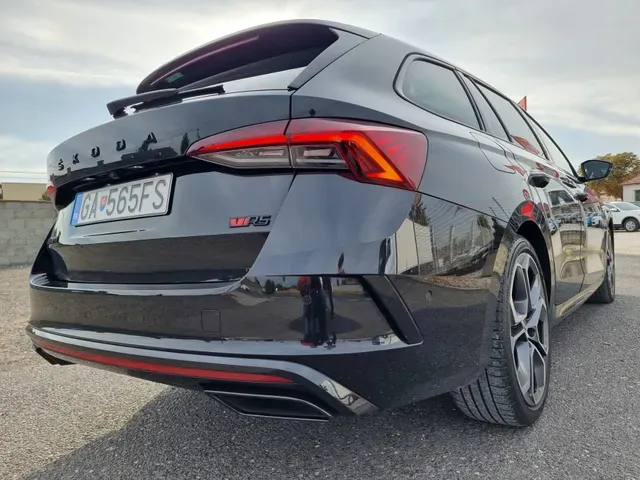 Skoda Octavia Combi 2023 photo 2
