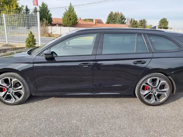 Skoda Octavia Combi 2023 photo 4