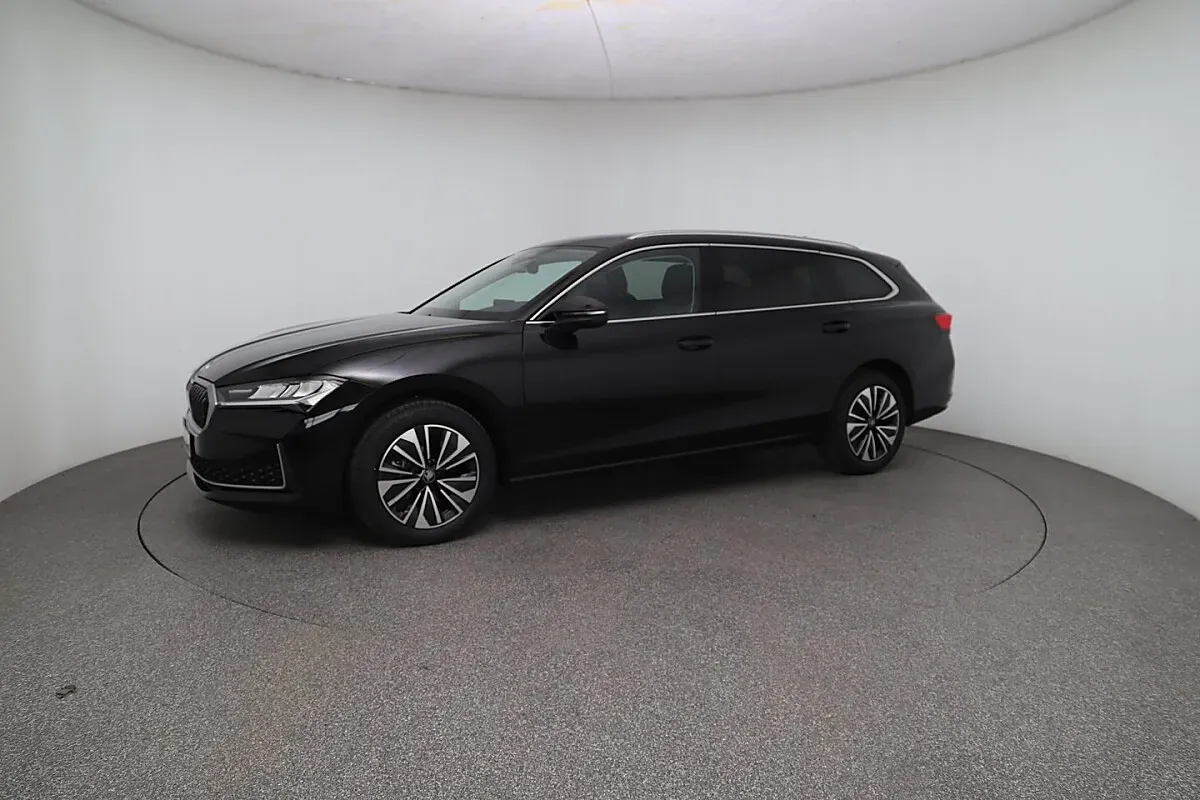 Skoda Superb 2026 photo 2