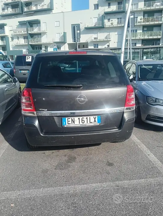 Opel Zafira 2012 photo 2