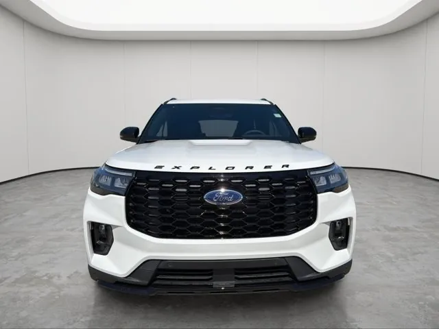 Ford Explorer 2026 photo 2