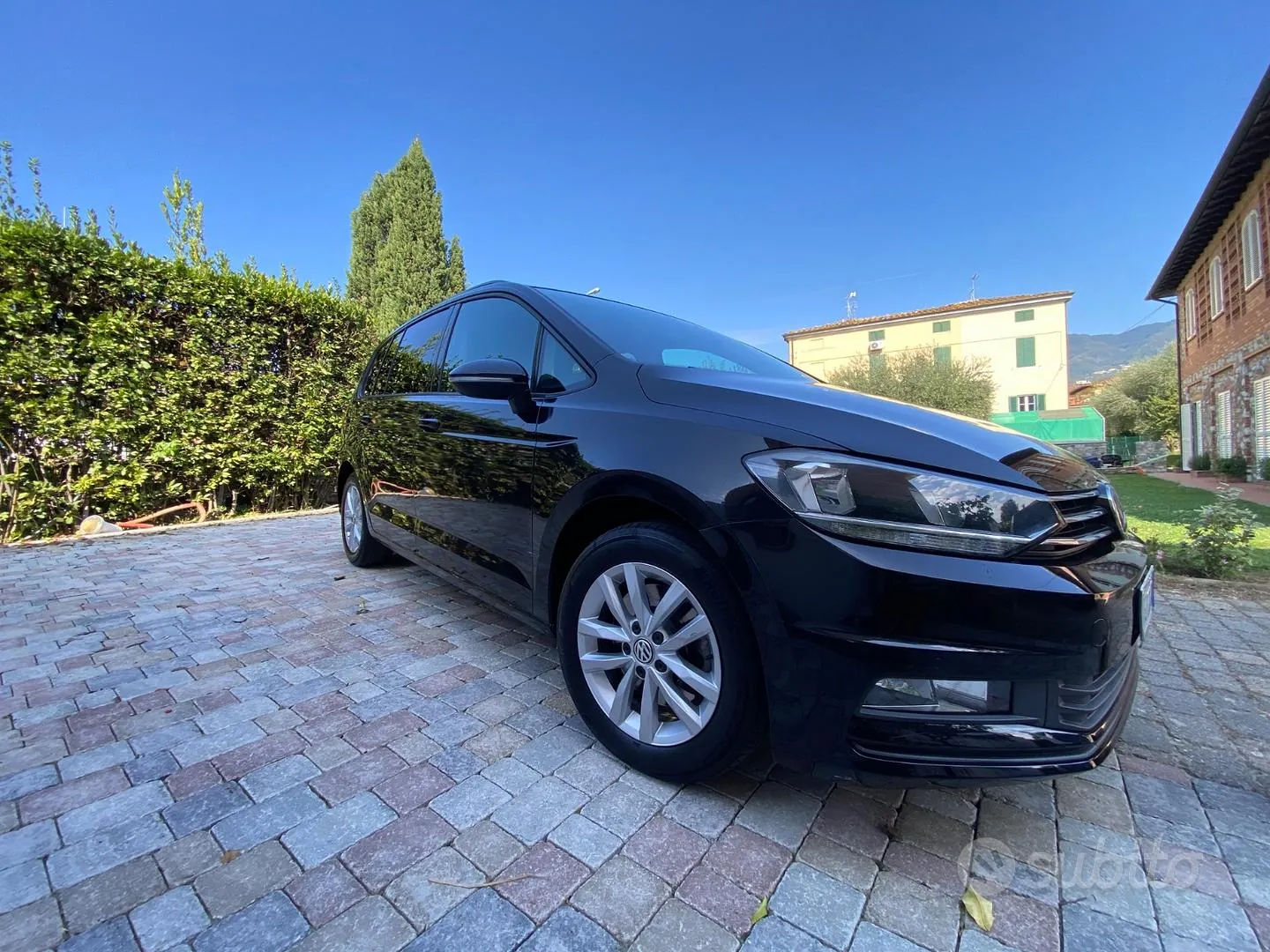 Volkswagen Touran 2017 photo 2