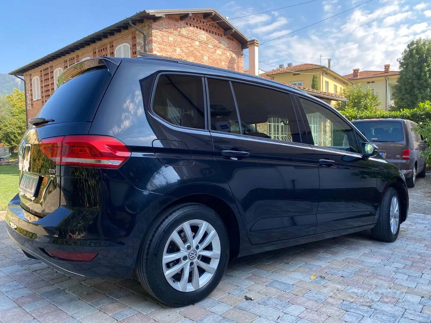 Volkswagen Touran 2017 photo 3