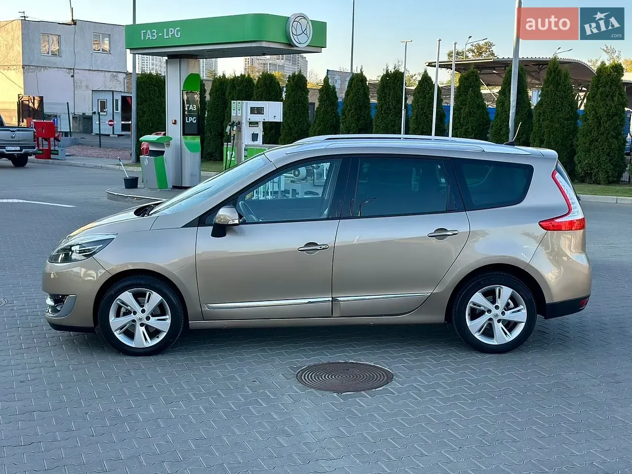Renault Grand Scenic 2013 photo 4