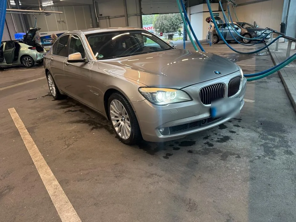 BMW 740I