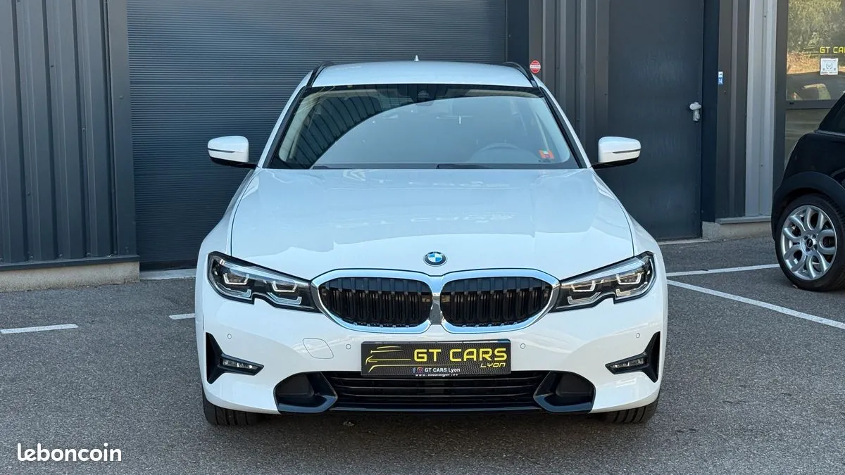 BMW 3 Series 2022 photo 2