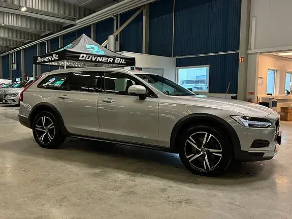 Volvo V90 Cross Country 2023 photo 2