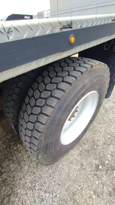 GMC T8500 2004 photo 3