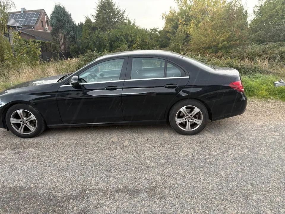 Mercedes-Benz E 220 D