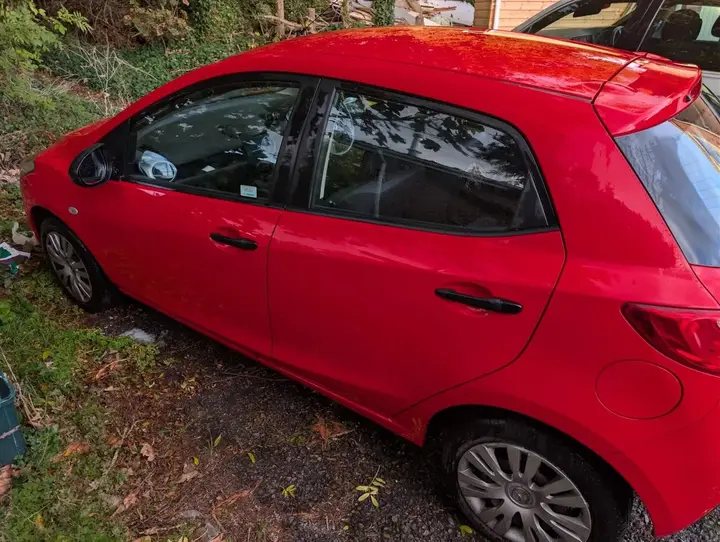 Mazda Mazda2 2010 photo 4