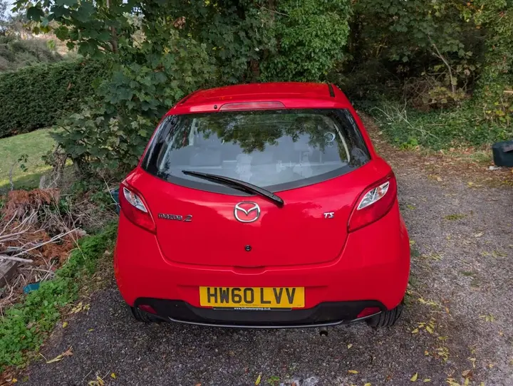 Mazda Mazda2 2010 photo 3
