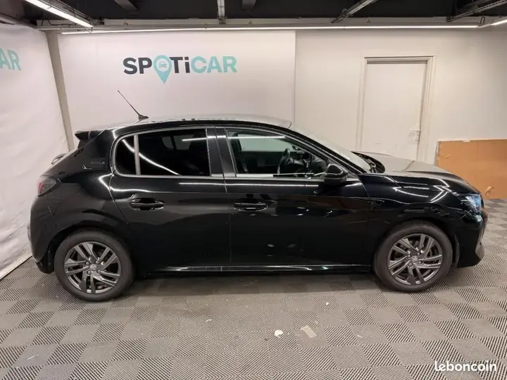 Peugeot 208 2022 photo 4