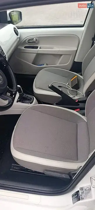 Volkswagen Up 2016 photo 5