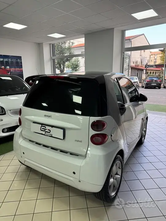 Smart Fortwo 2011 photo 4