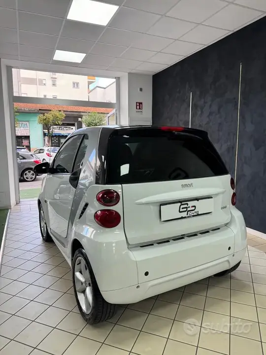 Smart Fortwo 2011 photo 3