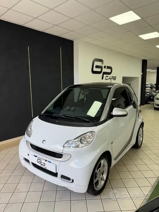 Smart Fortwo 2011 photo 2