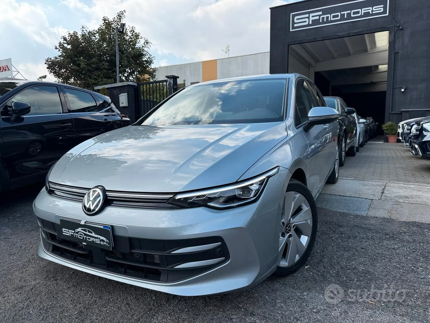 Volkswagen Golf 2024 photo 2
