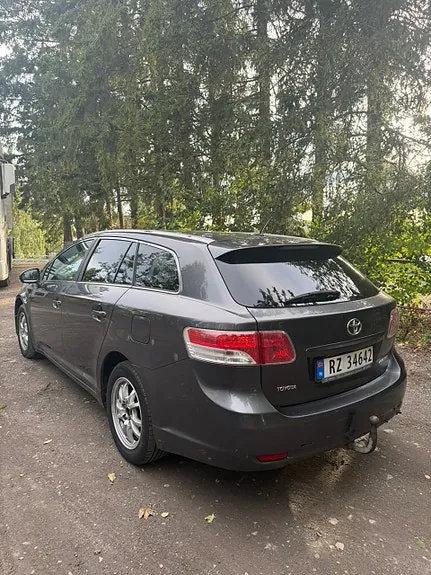 Toyota Avensis 2011 photo 2