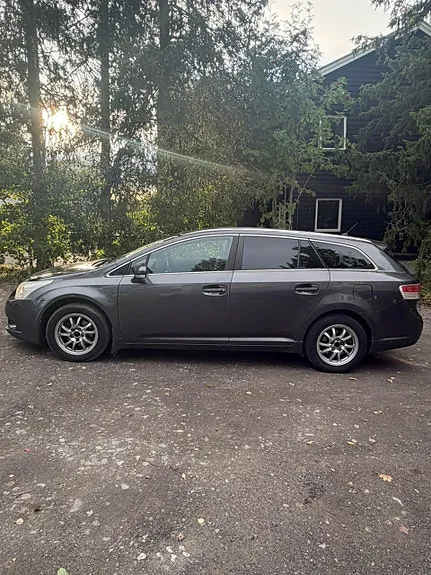 Toyota Avensis 2011 photo 4