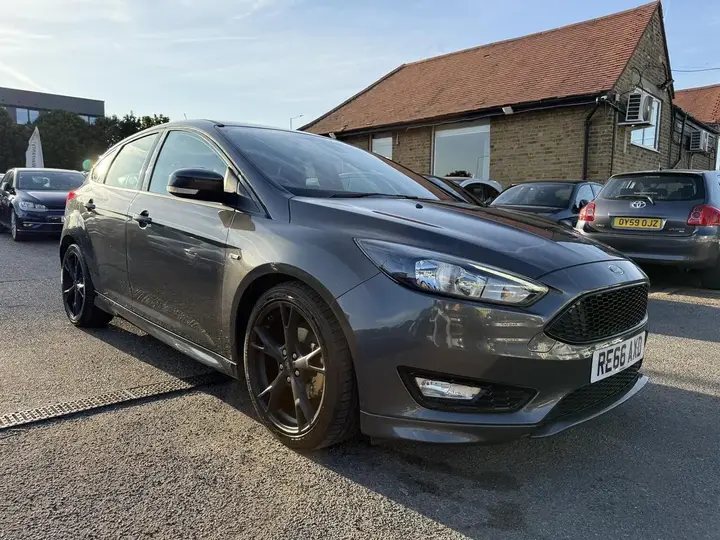 Ford Focus 2016 photo 2