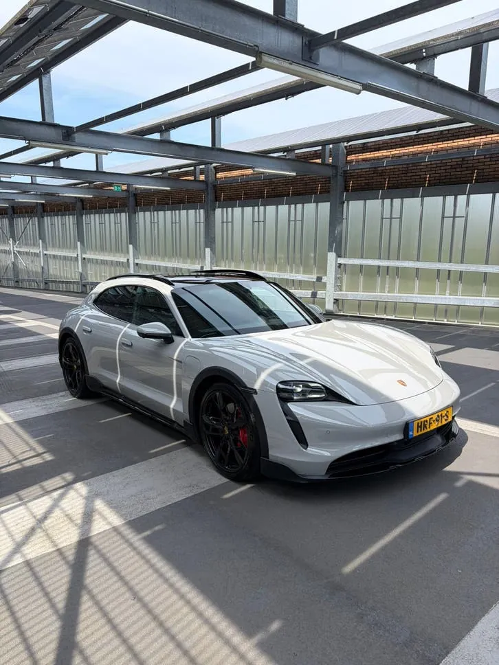 Porsche Taycan Cross Turismo
