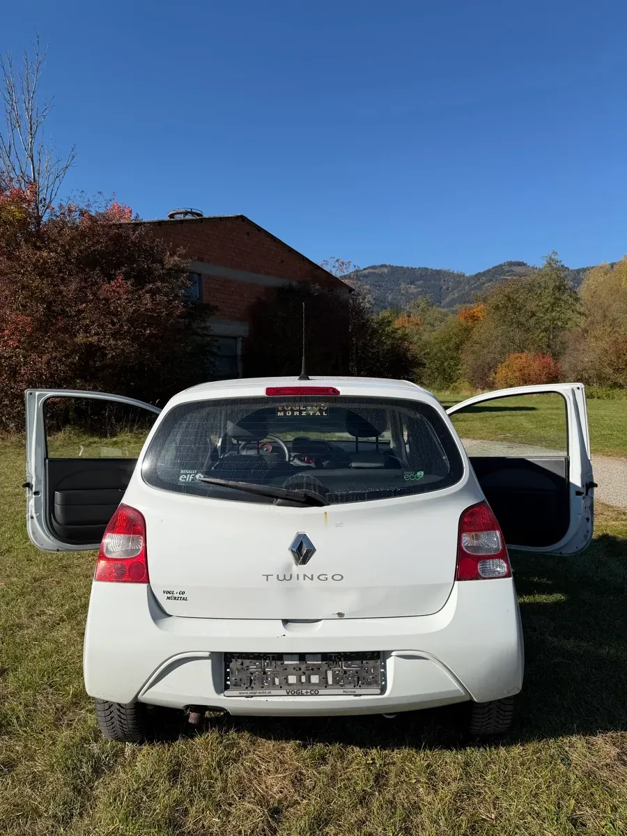Renault Twingo 2010 photo 2
