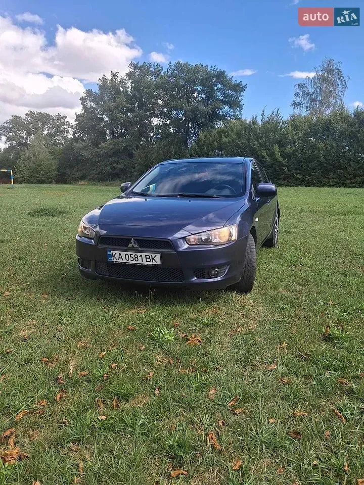 Mitsubishi Lancer 2010 photo 2