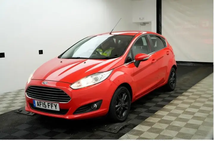 Ford Fiesta 2015 photo 2