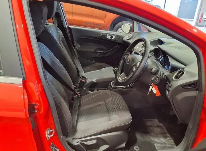 Ford Fiesta 2015 photo 3