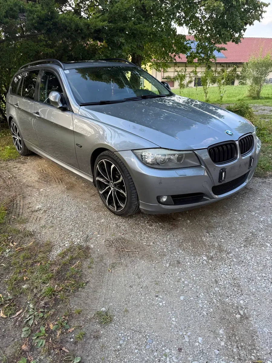 BMW 3 Series 2010 photo 2