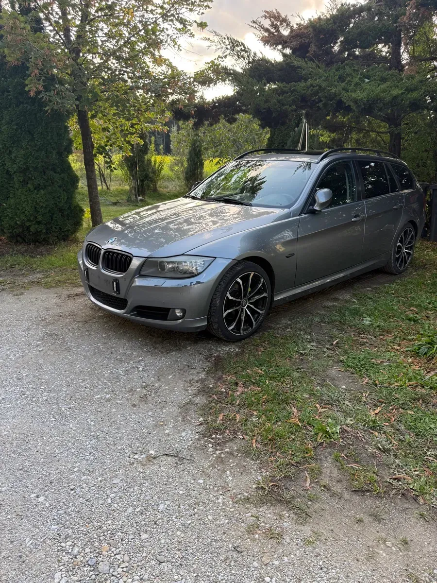 BMW 3 Series 2010 photo 3
