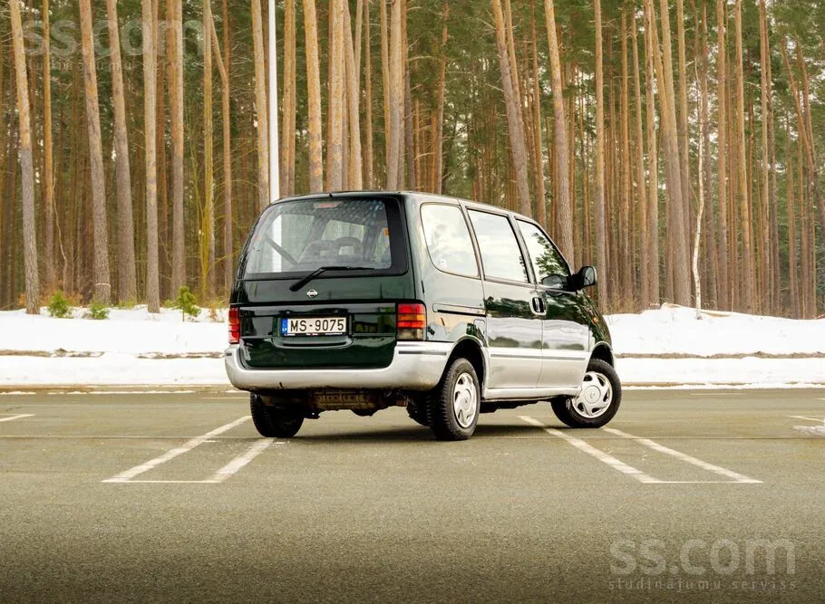 Nissan Serena 2000 photo 5