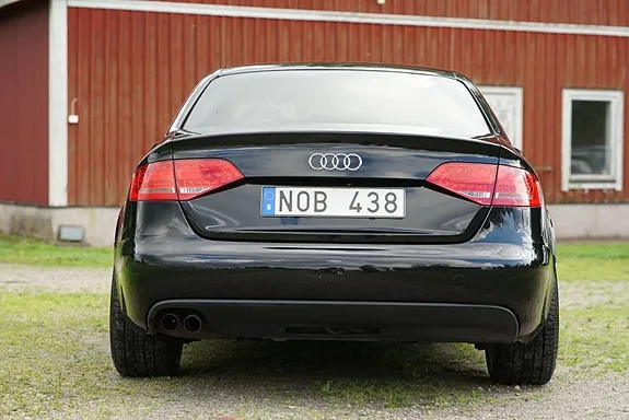 Audi A4 2010 photo 3