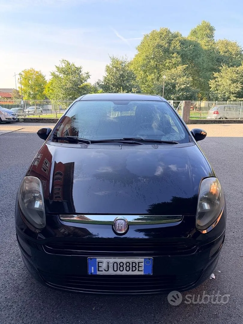 Fiat Grande Punto 2011 photo 3