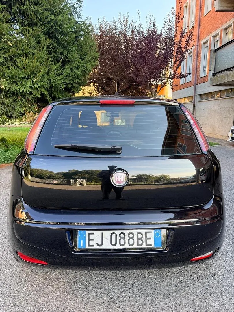 Fiat Grande Punto 2011 photo 4