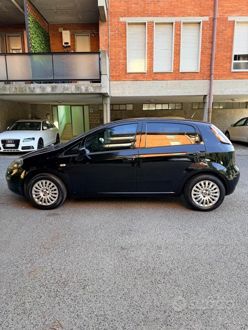 Fiat Grande Punto 2011 photo 5