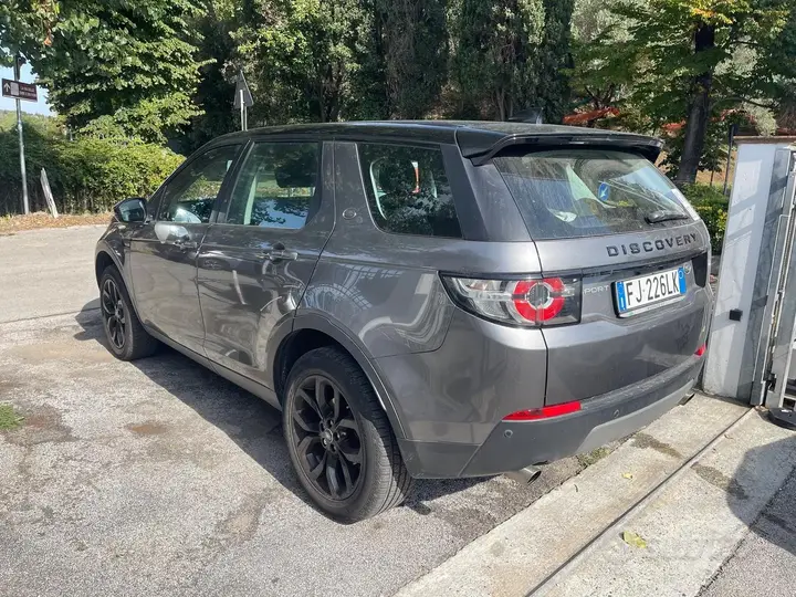 Land Rover Discovery Sport 2017 photo 4