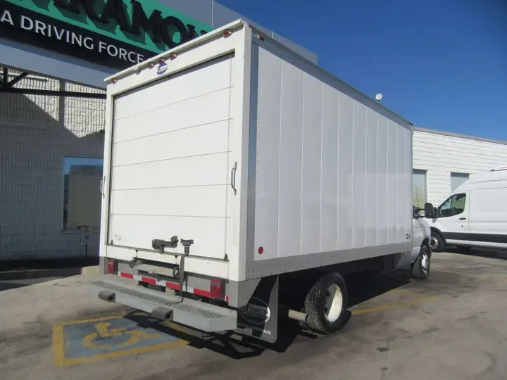 Ford E-450 2023 photo 3