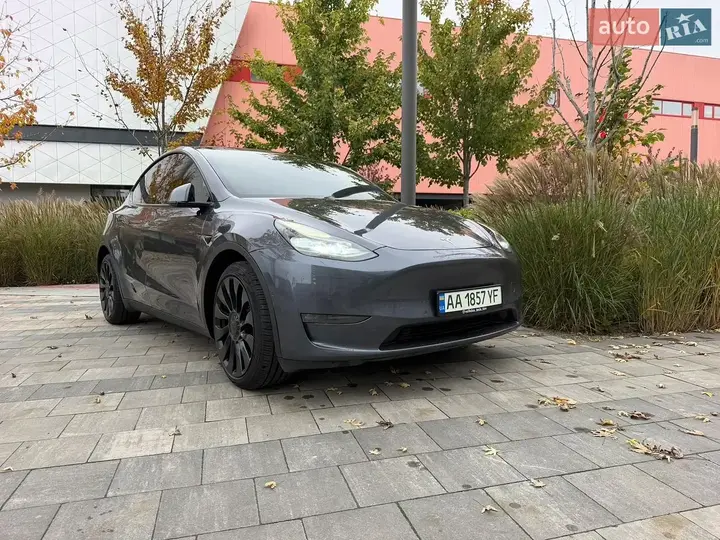 Tesla Model Y 2022 photo 2