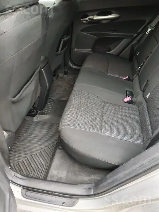 Toyota Auris 2011 photo 5