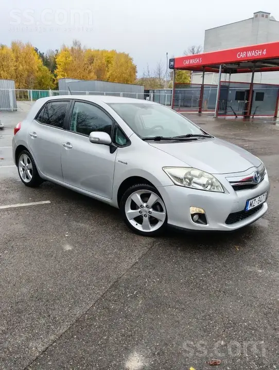 Toyota Auris 2011 photo 2