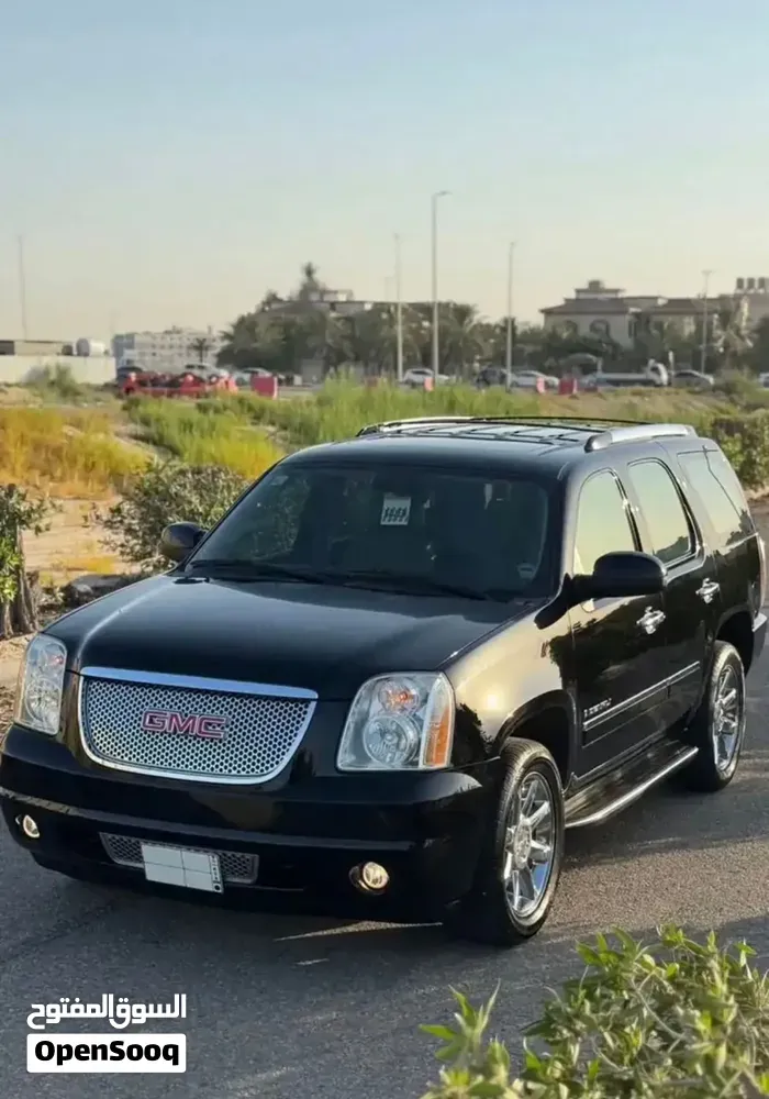 GMC Yukon Denali 2009 photo 2