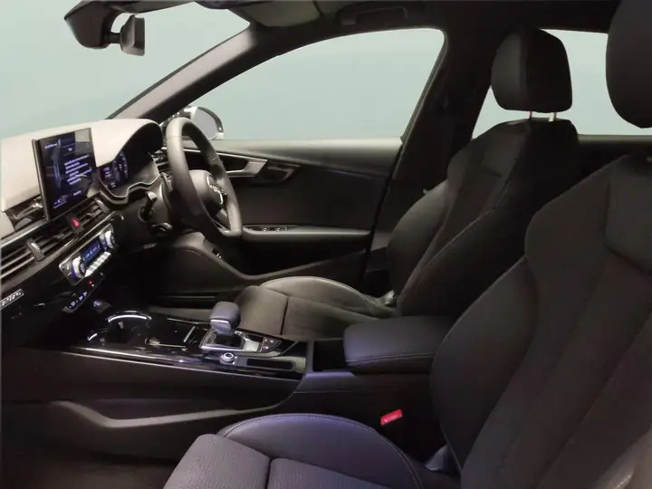 Audi A4 2023 photo 4