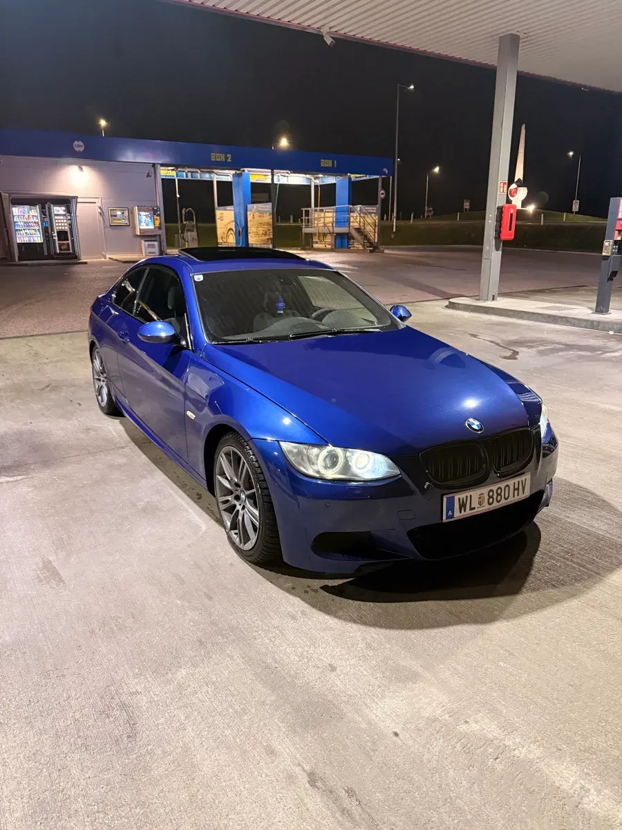BMW 3 Series 2009 photo 2